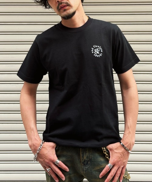 B'day(ビーデイ)の「ヘヴィウェイト天竺 ワンポイント刺繍 半袖 クルーネック コットン100%(Tシャツ/カットソー・メンズ・ブラック/ホワイト/グレイッシュベージュ・LARGE/MEDIUM)」の9枚目の写真