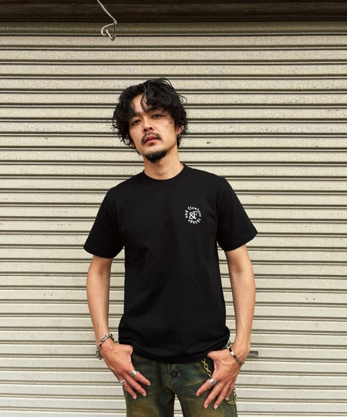 B'day(ビーデイ)の「ヘヴィウェイト天竺 ワンポイント刺繍 半袖 クルーネック コットン100%(Tシャツ/カットソー・メンズ・ブラック/ホワイト/グレイッシュベージュ・LARGE/MEDIUM)」の11枚目の写真