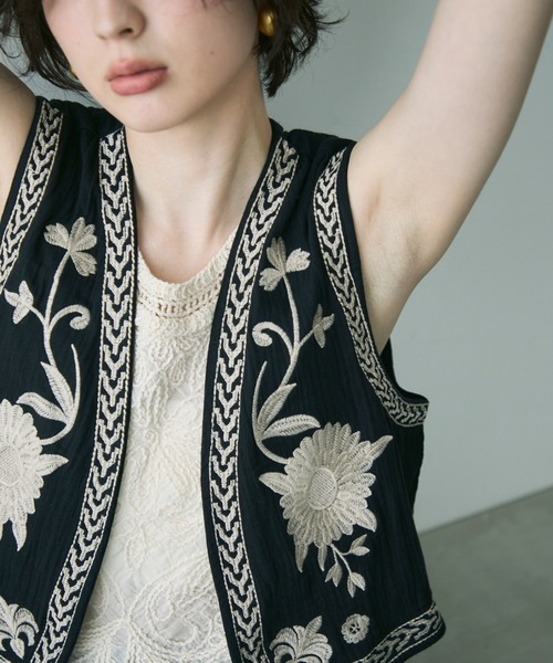 合馬公式アカウント1様PLEATS PLEASE チェック ベスト ボタニカル Kazakhstan Patchwork Embroidery Dress | Pasand by ne Quittez