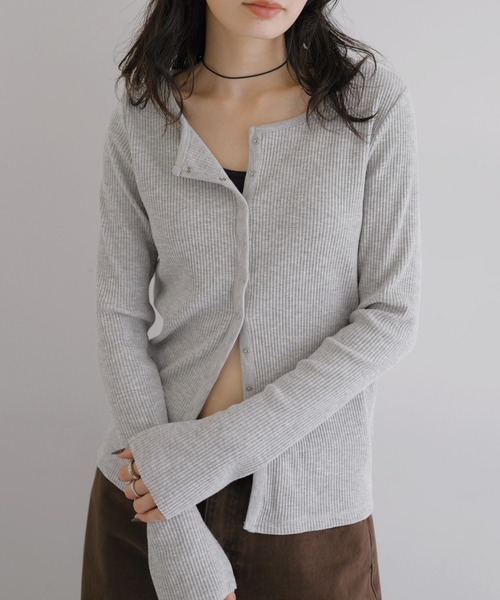 andme（アンドミー）の「セルフカットリブスナップボタン長袖カーディガントップス（カーディガン/ボレロ・レディース・キナリ/スミクロ/杢グレー/ダークブラウン/ブラック・M）」の22枚目の写真