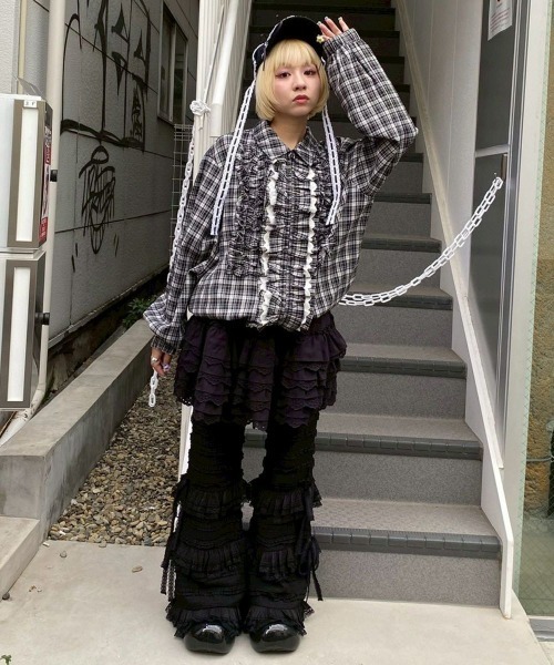 Candy Stripper（キャンディストリッパー）の「CHECK FRILL ジャケット（ノーカラージャケット・レディース・ベージュ/レッド/ブラック・FREE）」の5枚目の写真