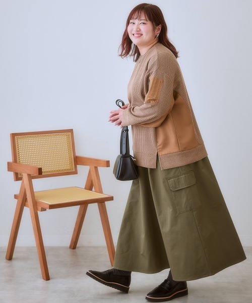 SMILE LAND(スマイルランド)の「<大きいサイズ>異素材使い袖ポケット変わりカノコカットソープルオーバー(Tシャツ/カットソー・レディース・ブラック/ブラウン系・5L/4L/3L/LL/L)」の3枚目の写真