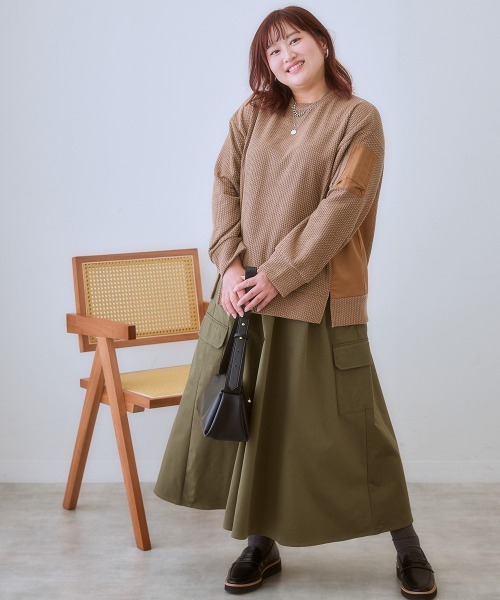 SMILE LAND(スマイルランド)の「<大きいサイズ>異素材使い袖ポケット変わりカノコカットソープルオーバー(Tシャツ/カットソー・レディース・ブラック/ブラウン系・5L/4L/3L/LL/L)」の5枚目の写真