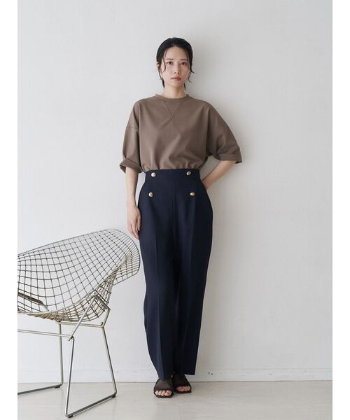 TONAL(トーナル)の「Vガゼットブラウス(シャツ/ブラウス・レディース・オフホワイト/ネイビー/ブラウン/ライトブルー・MEDIUM)」の5枚目の写真