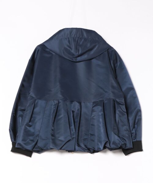 Re.Verofonna（ヴェロフォンナ）の「バルーンツイルパーカー（パーカー・レディース・ブラック/ネイビー/グレイッシュベージュ・MEDIUM）」の4枚目の写真