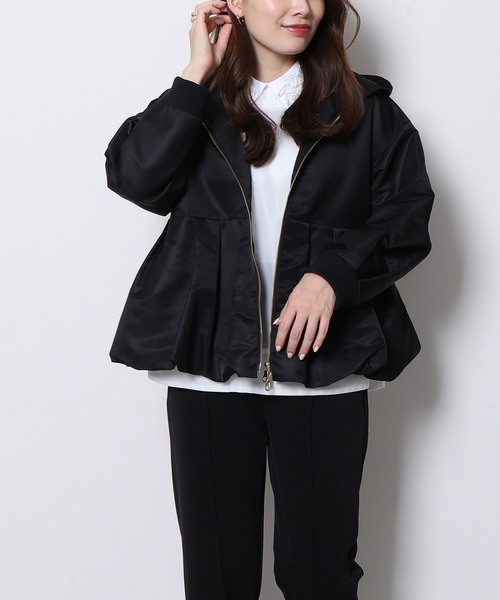 Re.Verofonna（ヴェロフォンナ）の「バルーンツイルパーカー（パーカー・レディース・ブラック/ネイビー/グレイッシュベージュ・MEDIUM）」の2枚目の写真