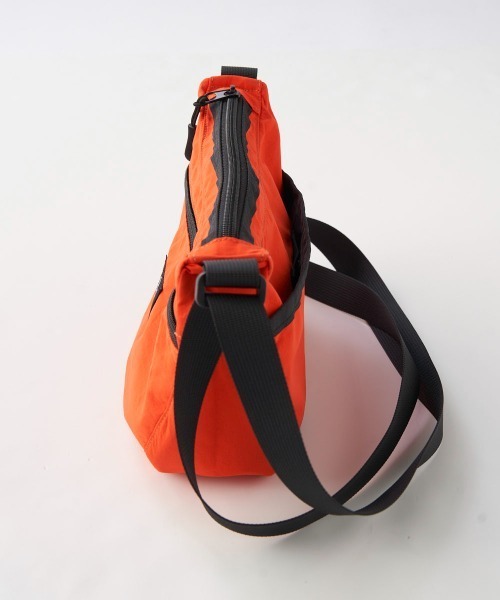 Kappa(カッパ)の「撥水ショルダーバッグ(ショルダーバッグ・レディース・ブラック/ベージュ/オレンジ・FREE)」の18枚目の写真