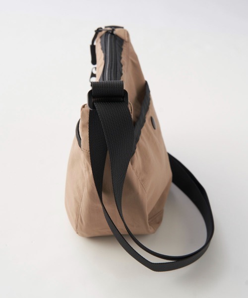 Kappa(カッパ)の「撥水ショルダーバッグ(ショルダーバッグ・レディース・ブラック/ベージュ/オレンジ・FREE)」の12枚目の写真