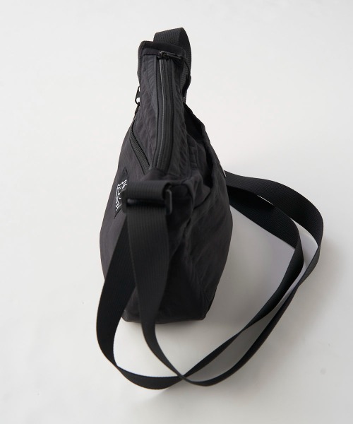 Kappa(カッパ)の「撥水ショルダーバッグ(ショルダーバッグ・レディース・ブラック/ベージュ/オレンジ・FREE)」の5枚目の写真