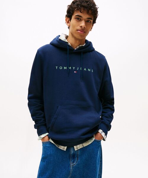 tommy jeans(トミー ジーンズ)の「レギュラーライナーロゴパーカー(スウェット・メンズ・エメラルド/ブルー/ライトグレー・SMALL/LARGE/X-LARGE/MEDIUM)」の1枚目の写真