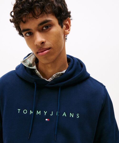 tommy jeans(トミー ジーンズ)の「レギュラーライナーロゴパーカー(スウェット・メンズ・エメラルド/ブルー/ライトグレー・SMALL/LARGE/X-LARGE/MEDIUM)」の4枚目の写真