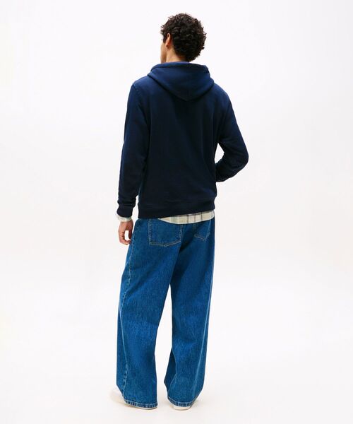 tommy jeans(トミー ジーンズ)の「レギュラーライナーロゴパーカー(スウェット・メンズ・エメラルド/ブルー/ライトグレー・SMALL/LARGE/X-LARGE/MEDIUM)」の6枚目の写真