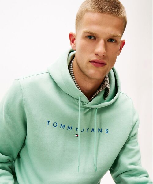 tommy jeans(トミー ジーンズ)の「レギュラーライナーロゴパーカー(スウェット・メンズ・エメラルド/ブルー/ライトグレー・SMALL/LARGE/X-LARGE/MEDIUM)」の12枚目の写真
