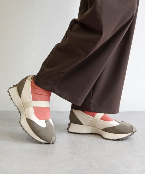 Minnetonka（ミネトンカ）の「MINNETONKA ミネトンカ / メリージェーンスニーカー 25M06（スニーカー・レディース・ブラック/シルバー/ダークグレー/アイボリー・6/8/9/7/10）」の3枚目の写真