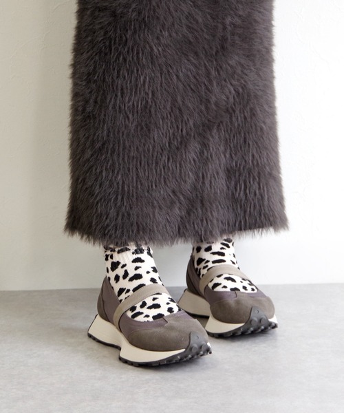 Minnetonka（ミネトンカ）の「MINNETONKA ミネトンカ / メリージェーンスニーカー 25M06（スニーカー・レディース・ブラック/シルバー/ダークグレー/アイボリー・6/8/9/7/10）」の2枚目の写真