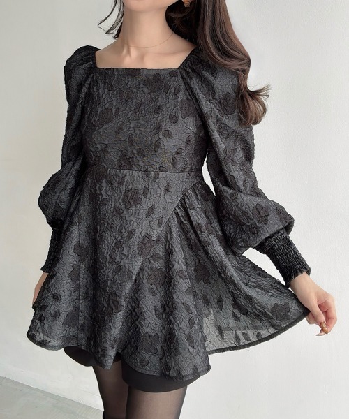 Meiru(メイル)の「スクエアネックジャガードペプラムトップス(薄手)(シャツ/ブラウス・レディース・ブルー系その他/ブラック/クリーム・SMALL/MEDIUM/LARGE)」の2枚目の写真