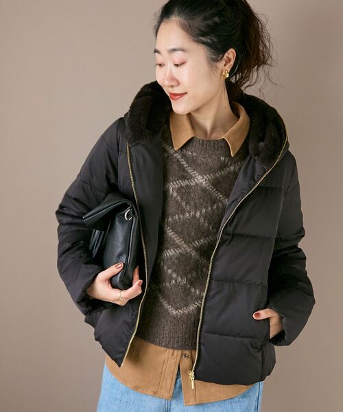 le.coeur blanc（ルクールブラン）の「ファーフードショートダウン（ダウンジャケット/コート・レディース・グレイッシュベージュ/モカ/ネイビー/ライトグレー/ブラック・36/38/40）」の2枚目の写真