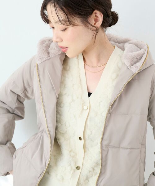 le.coeur blanc（ルクールブラン）の「ファーフードショートダウン（ダウンジャケット/コート・レディース・グレイッシュベージュ/モカ/ネイビー/ライトグレー/ブラック・36/38/40）」の7枚目の写真