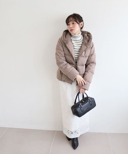 le.coeur blanc（ルクールブラン）の「ファーフードショートダウン（ダウンジャケット/コート・レディース・グレイッシュベージュ/モカ/ネイビー/ライトグレー/ブラック・36/38/40）」の21枚目の写真