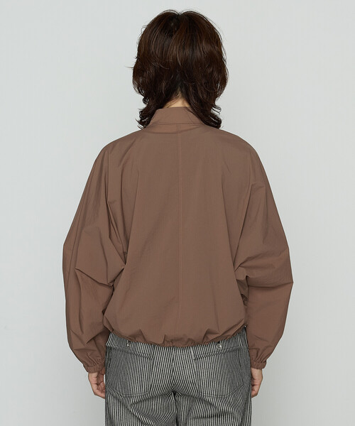 COMME CA Wardrobe（コムサワードローブ）の「ドライナイロンストレッチタフタ ブルゾン（ブルゾン・レディース・グレイッシュブルー/ブラウン系その他/ネイビー・FREE）」の4枚目の写真