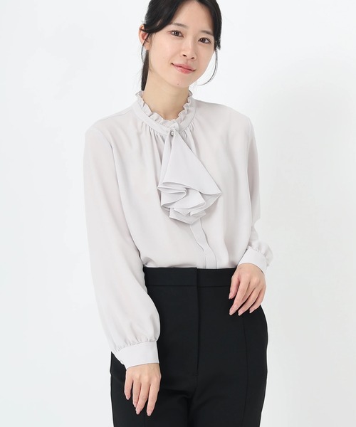 STRAWBERRY-FIELDS（ストロベリーフィールズ）の「ストレッチジョーゼット_2wayスカーフタイブラウス（シャツ/ブラウス・レディース・ライトグレー/アイボリー・2）」の2枚目の写真
