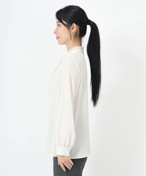 STRAWBERRY-FIELDS（ストロベリーフィールズ）の「ストレッチジョーゼット_2wayスカーフタイブラウス（シャツ/ブラウス・レディース・ライトグレー/アイボリー・2）」の7枚目の写真