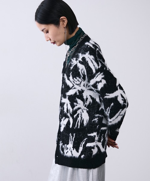 MONOe(モノエ)の「モノクロ柄シャギーVネックカーディガン(カーディガン/ボレロ・レディース・ダークグレー・FREE)」の4枚目の写真