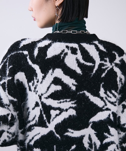 MONOe(モノエ)の「モノクロ柄シャギーVネックカーディガン(カーディガン/ボレロ・レディース・ダークグレー・FREE)」の10枚目の写真