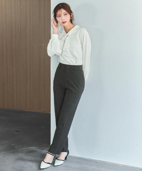 index（インデックス）の「ボウタイフリルトップス【洗濯機OK/ストレッチ/イージーアイロン/防シワ】《S～3L》（Tシャツ/カットソー・レディース・ネイビー/サックスブルー/ブラック系7/オフホワイト・36/38/40/42/44）」の7枚目の写真