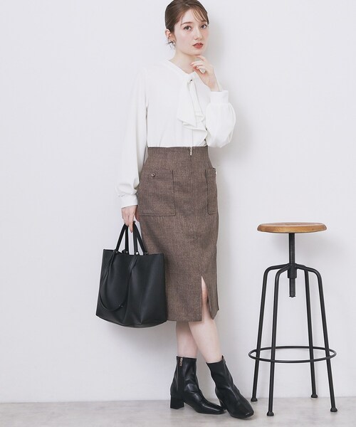 index（インデックス）の「ボウタイフリルトップス【洗濯機OK/ストレッチ/イージーアイロン/防シワ】《S～3L》（Tシャツ/カットソー・レディース・ネイビー/サックスブルー/ブラック系7/オフホワイト・36/38/40/42/44）」の9枚目の写真