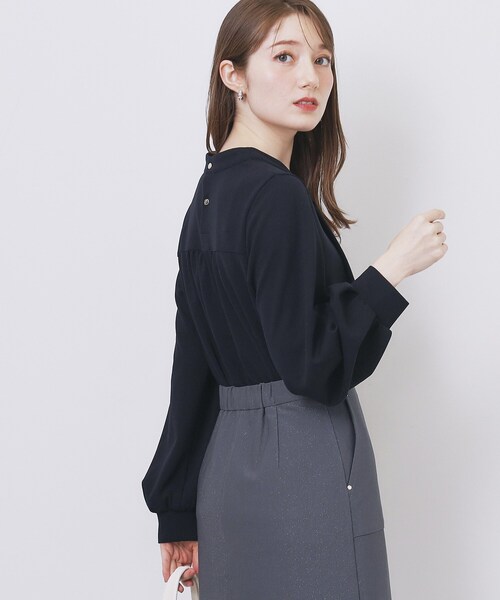 index（インデックス）の「ボウタイフリルトップス【洗濯機OK/ストレッチ/イージーアイロン/防シワ】《S～3L》（Tシャツ/カットソー・レディース・ネイビー/サックスブルー/ブラック系7/オフホワイト・36/38/40/42/44）」の16枚目の写真