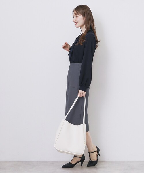 index（インデックス）の「ボウタイフリルトップス【洗濯機OK/ストレッチ/イージーアイロン/防シワ】《S～3L》（Tシャツ/カットソー・レディース・ネイビー/サックスブルー/ブラック系7/オフホワイト・36/38/40/42/44）」の18枚目の写真