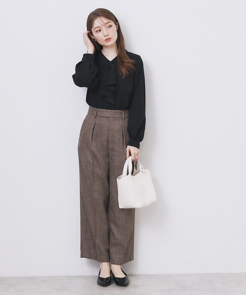 index（インデックス）の「ボウタイフリルトップス【洗濯機OK/ストレッチ/イージーアイロン/防シワ】《S～3L》（Tシャツ/カットソー・レディース・ネイビー/サックスブルー/ブラック系7/オフホワイト・36/38/40/42/44）」の22枚目の写真