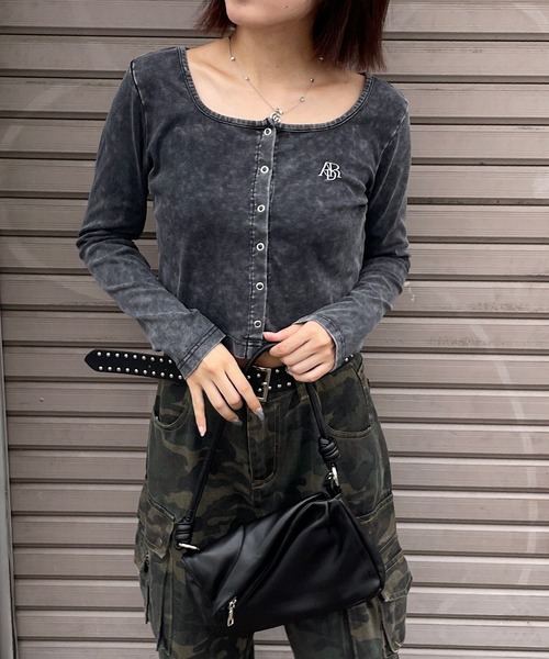 meJane(ミージェーン)の「スクエアネックショート丈カーディガン(カーディガン/ボレロ・レディース・ネイビー/ブラウン/ブラック・FREE)」の8枚目の写真