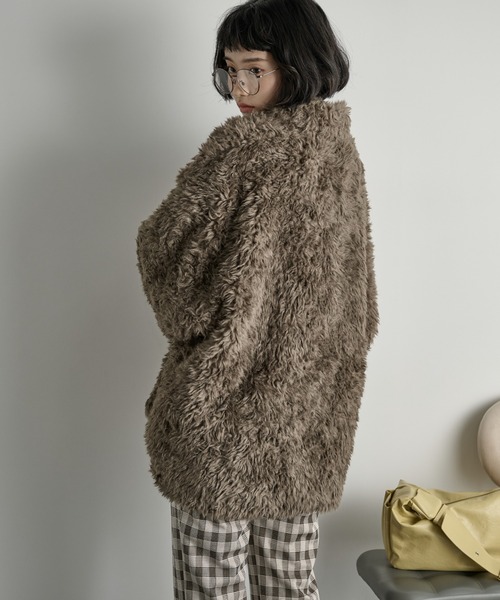 THE YOn（ザヨン）の「フェイクファーミドルコート（その他アウター