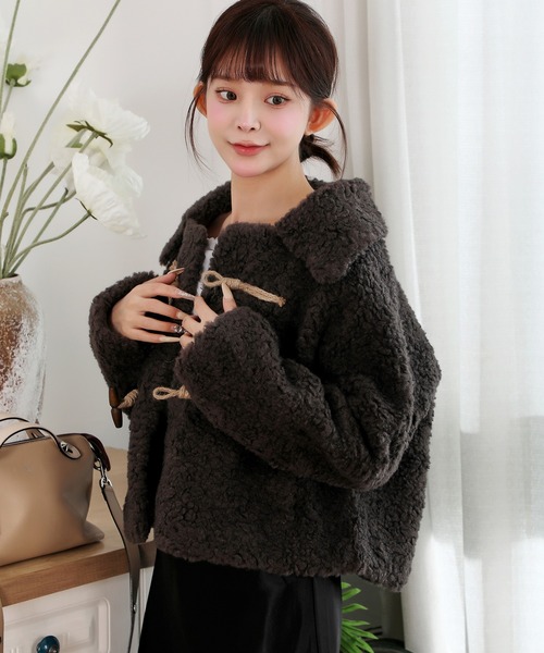 Anely(アネリー)の「ビッグカラー コンパクト ボア ダッフル ジャケット(その他アウター・レディース・ダークグレー/アイボリー/ブラック・FREE)」の3枚目の写真
