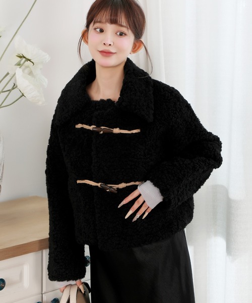 Anely(アネリー)の「ビッグカラー コンパクト ボア ダッフル ジャケット(その他アウター・レディース・ダークグレー/アイボリー/ブラック・FREE)」の2枚目の写真