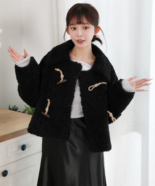 Anely(アネリー)の「ビッグカラー コンパクト ボア ダッフル ジャケット(その他アウター・レディース・ダークグレー/アイボリー/ブラック・FREE)」の4枚目の写真