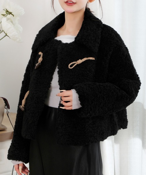 Anely(アネリー)の「ビッグカラー コンパクト ボア ダッフル ジャケット(その他アウター・レディース・ダークグレー/アイボリー/ブラック・FREE)」の8枚目の写真
