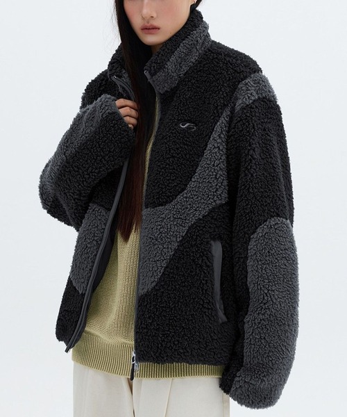 F.ILLUMINATE（フィルミネイト）の「【UNISEX】Filluminate／デュオフリースブルゾン（ブルゾン・レディース・ベージュ/ブラック・MEDIUM/SMALL）」の2枚目の写真