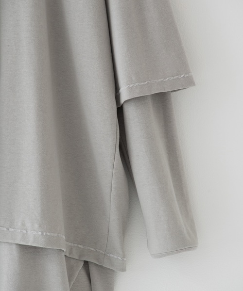 RYU(リュー)の「vintage-style layered top(Tシャツ/カットソー・メンズ・グレイッシュベージュ/チャコール・2/4)」の3枚目の写真