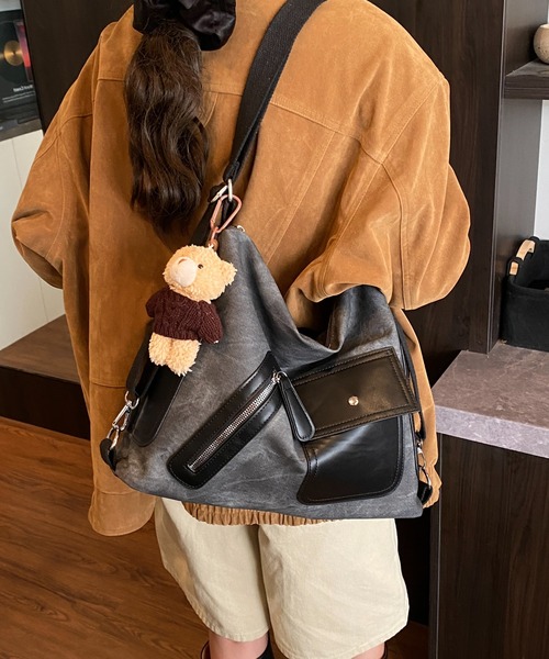 FREE STYLISTS(フリー スタイリスト)の「Y2Kチャーム付き大容量バッグ レザーマルチショルダーバック 通勤用/3WAY(ショルダーバッグ・レディース・ブラック/ダークブラウン/ベージュ・FREE)」の2枚目の写真