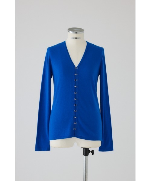 RIM.ARK(リムアーク)の「Many hook V neck tops メニーフックVネックトップス(ニット/セーター・レディース・グレー/ブルー/ブラック/ライトベージュ・FREE)」の4枚目の写真