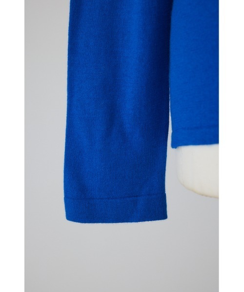 RIM.ARK(リムアーク)の「Many hook V neck tops メニーフックVネックトップス(ニット/セーター・レディース・グレー/ブルー/ブラック/ライトベージュ・FREE)」の6枚目の写真