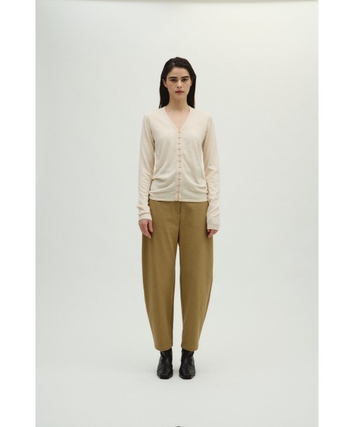 RIM.ARK(リムアーク)の「Many hook V neck tops メニーフックVネックトップス(ニット/セーター・レディース・グレー/ブルー/ブラック/ライトベージュ・FREE)」の8枚目の写真