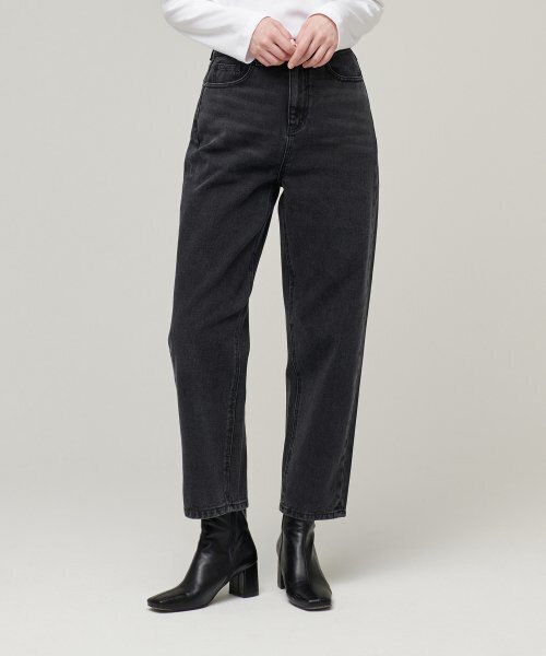 MUSINSA STANDARD WOMAN（ムシンサスタンダードウーマン）の「ウィメンズリラックスマムフィットデニムパンツ[ウォッシュドブラック]（デニムパンツ・レディース・その他・25/26/27/24）」の2枚目の写真