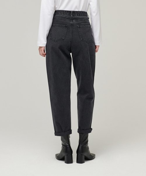 MUSINSA STANDARD WOMAN（ムシンサスタンダードウーマン）の「ウィメンズリラックスマムフィットデニムパンツ[ウォッシュドブラック]（デニムパンツ・レディース・その他・25/26/27/24）」の3枚目の写真