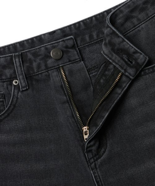 MUSINSA STANDARD WOMAN（ムシンサスタンダードウーマン）の「ウィメンズリラックスマムフィットデニムパンツ[ウォッシュドブラック]（デニムパンツ・レディース・その他・25/26/27/24）」の4枚目の写真