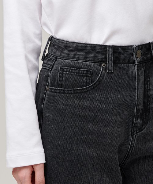 MUSINSA STANDARD WOMAN（ムシンサスタンダードウーマン）の「ウィメンズリラックスマムフィットデニムパンツ[ウォッシュドブラック]（デニムパンツ・レディース・その他・25/26/27/24）」の5枚目の写真