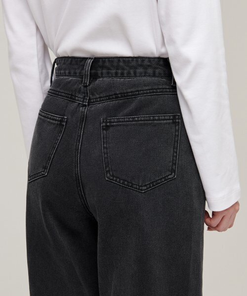 MUSINSA STANDARD WOMAN（ムシンサスタンダードウーマン）の「ウィメンズリラックスマムフィットデニムパンツ[ウォッシュドブラック]（デニムパンツ・レディース・その他・25/26/27/24）」の6枚目の写真